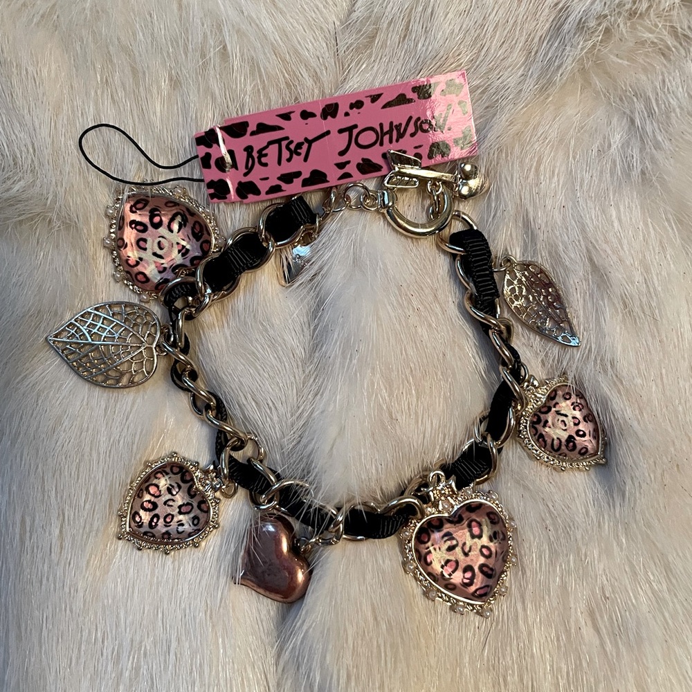 Betsey Johnson bracelet with leopard and love😊NWT